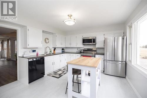 2200 London Line, Sarnia, ON - Indoor Photo Showing Kitchen