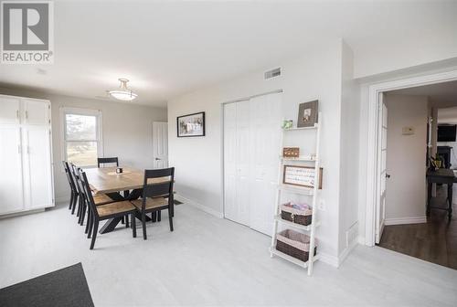 2200 London Line, Sarnia, ON - Indoor Photo Showing Dining Room