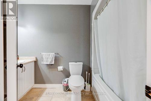 98 Laura Lane, Strathroy-Caradoc (Ne), ON - Indoor Photo Showing Bathroom