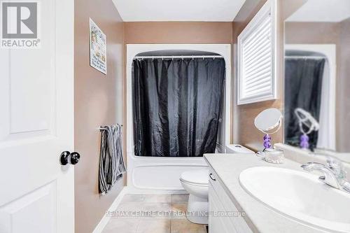 98 Laura Lane, Strathroy-Caradoc (Ne), ON - Indoor Photo Showing Bathroom