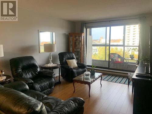 89 Pine St # 707, Sault Ste. Marie, ON - Indoor Photo Showing Living Room