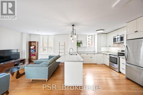 505 - 95 Lombard Street, Toronto, ON - Indoor Photo Showing Kitchen