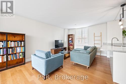 505 - 95 Lombard Street, Toronto, ON - Indoor Photo Showing Living Room