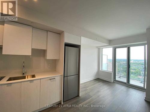 2812 - 99 Broadway Avenue, Toronto, ON - Indoor Photo Showing Kitchen