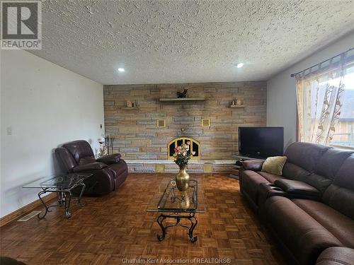 140 Little Street South, Blenheim, ON - Indoor Photo Showing Living Room