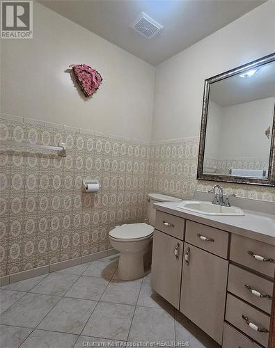 140 Little Street South, Blenheim, ON - Indoor Photo Showing Bathroom