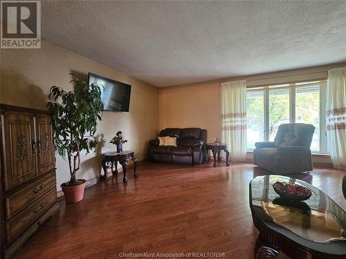 140 Little Street South, Blenheim, ON - Indoor Photo Showing Living Room