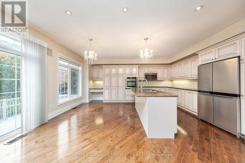 159 Towngate Drive, Vaughan, ON - Indoor Photo Showing Kitchen