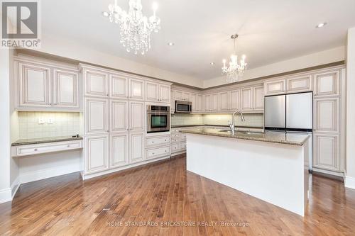 159 Towngate Drive, Vaughan, ON - Indoor Photo Showing Kitchen With Double Sink