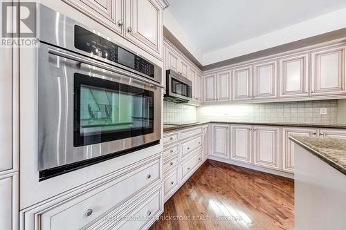 159 Towngate Drive, Vaughan, ON - Indoor Photo Showing Kitchen