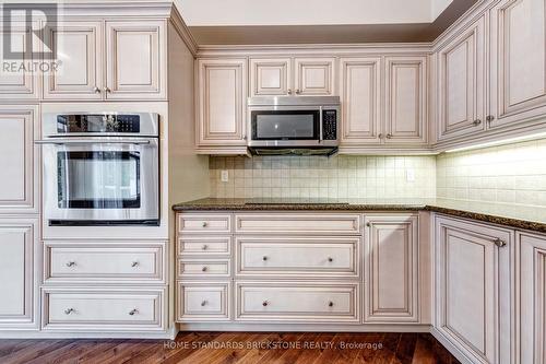 159 Towngate Drive, Vaughan, ON - Indoor Photo Showing Kitchen