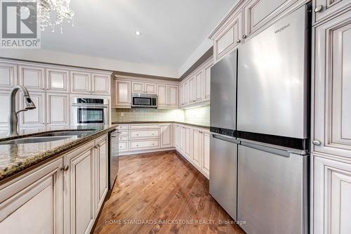 159 Towngate Drive, Vaughan, ON - Indoor Photo Showing Kitchen With Double Sink With Upgraded Kitchen