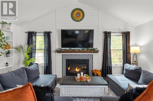 1001 Vance Crescent, Innisfil, ON - Indoor Photo Showing Living Room With Fireplace