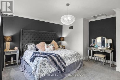 1001 Vance Crescent, Innisfil, ON - Indoor Photo Showing Bedroom