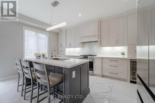 25 Alistair Crescent, Vaughan, ON - Indoor Photo Showing Kitchen With Upgraded Kitchen