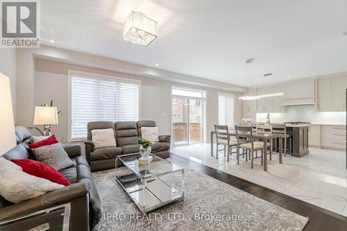 25 Alistair Crescent, Vaughan, ON - Indoor Photo Showing Living Room