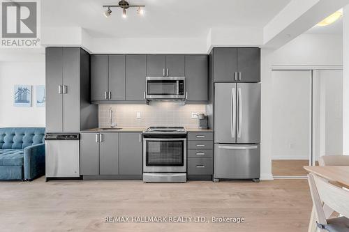 2801 - 7895 Jane Street, Vaughan, ON - Indoor Photo Showing Kitchen With Upgraded Kitchen