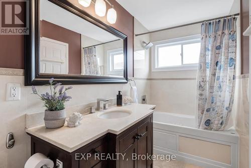 2861 Westbury Court, Mississauga, ON - Indoor Photo Showing Bathroom