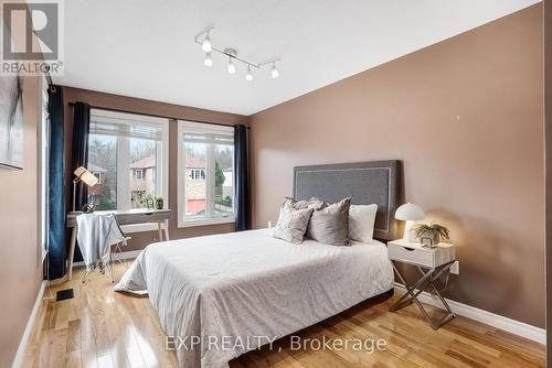 2861 Westbury Court, Mississauga, ON - Indoor Photo Showing Bedroom