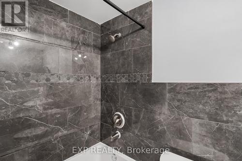 2861 Westbury Court, Mississauga, ON - Indoor Photo Showing Bathroom