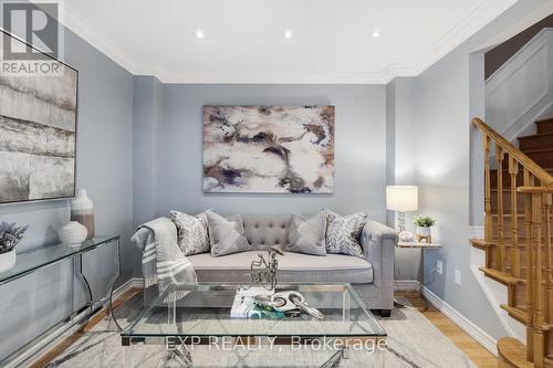 2861 Westbury Court, Mississauga, ON - Indoor Photo Showing Living Room