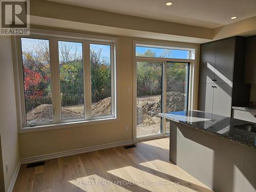 2078 Coppenwood   Common, Burlington, ON - Indoor Photo Showing Other Room