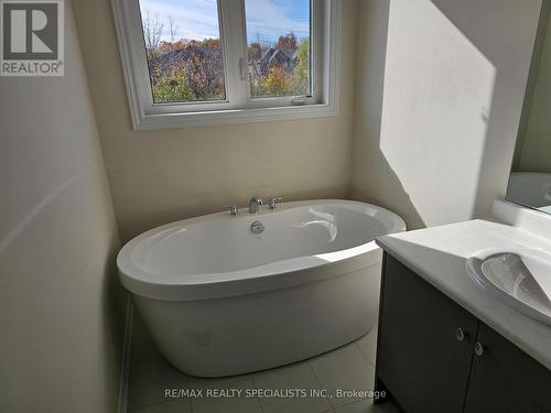 2078 Coppenwood   Common, Burlington, ON - Indoor Photo Showing Bathroom