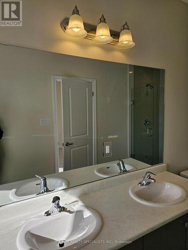 2078 Coppenwood   Common, Burlington, ON - Indoor Photo Showing Bathroom