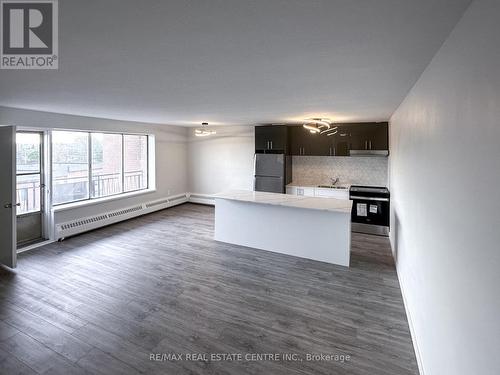 507 - 371 Lakeshore Road W, Mississauga, ON - Indoor Photo Showing Kitchen