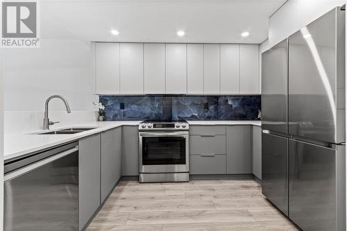 1006 1190 Pipeline Road, Coquitlam, BC - Indoor Photo Showing Kitchen With Stainless Steel Kitchen With Double Sink With Upgraded Kitchen