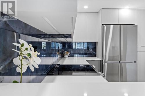 1006 1190 Pipeline Road, Coquitlam, BC - Indoor Photo Showing Kitchen With Stainless Steel Kitchen