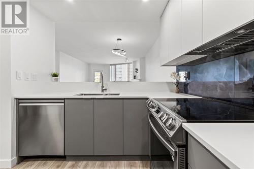 1006 1190 Pipeline Road, Coquitlam, BC - Indoor Photo Showing Kitchen With Double Sink