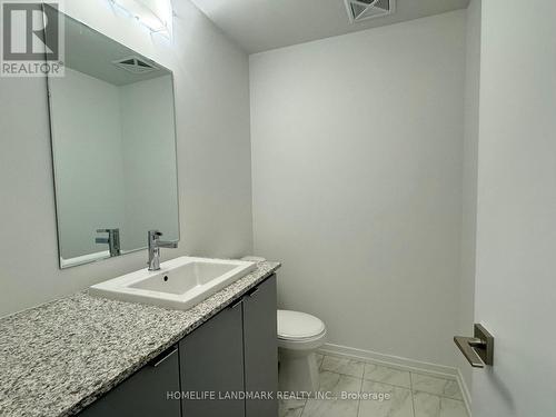 22 - 15 Lytham Green Circle, Newmarket, ON - Indoor Photo Showing Bathroom