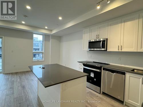 22 - 15 Lytham Green Circle, Newmarket, ON - Indoor Photo Showing Kitchen