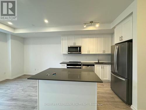 22 - 15 Lytham Green Circle, Newmarket, ON - Indoor Photo Showing Kitchen