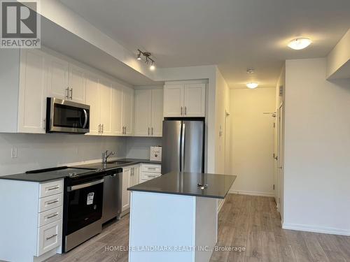 22 - 15 Lytham Green Circle, Newmarket, ON - Indoor Photo Showing Kitchen With Double Sink