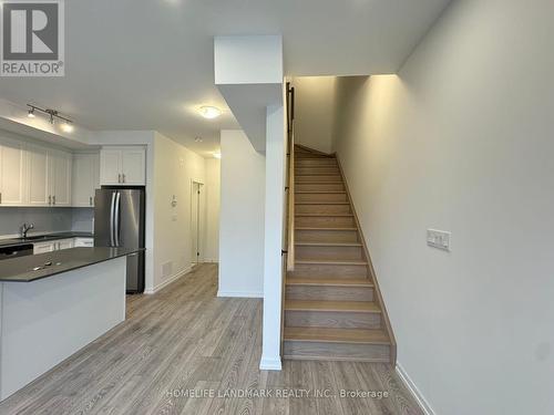 22 - 15 Lytham Green Circle, Newmarket, ON - Indoor Photo Showing Kitchen With Double Sink