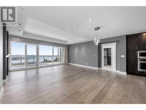 202 2200 Chippendale Road, West Vancouver, BC - Indoor