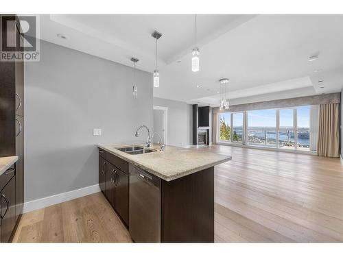 202 2200 Chippendale Road, West Vancouver, BC - Indoor Photo Showing Kitchen With Double Sink