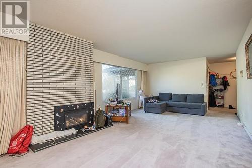 8211 Fairbrook Crescent, Richmond, BC - Indoor Photo Showing Living Room With Fireplace