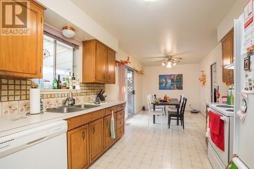 8211 Fairbrook Crescent, Richmond, BC - Indoor Photo Showing Kitchen With Double Sink