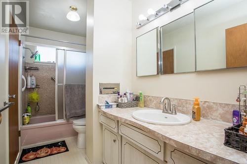 8211 Fairbrook Crescent, Richmond, BC - Indoor Photo Showing Bathroom