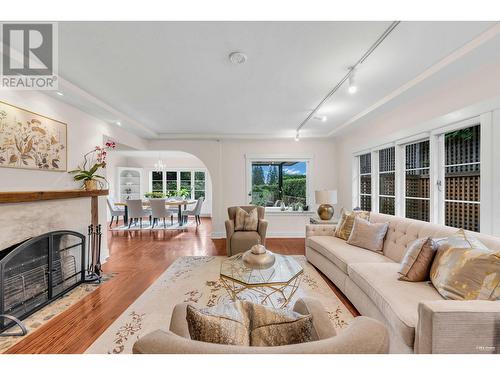 1340 Palmerston Avenue, West Vancouver, BC - Indoor Photo Showing Living Room With Fireplace