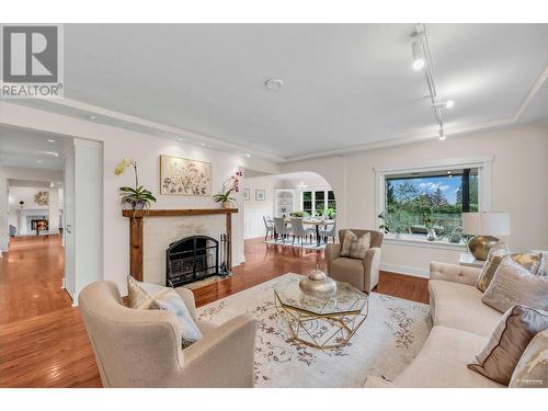 1340 Palmerston Avenue, West Vancouver, BC - Indoor Photo Showing Living Room With Fireplace