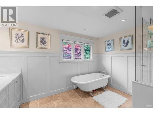 1340 Palmerston Avenue, West Vancouver, BC - Indoor Photo Showing Bathroom