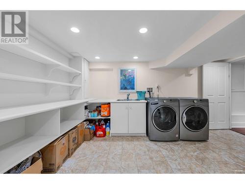 1340 Palmerston Avenue, West Vancouver, BC - Indoor Photo Showing Laundry Room