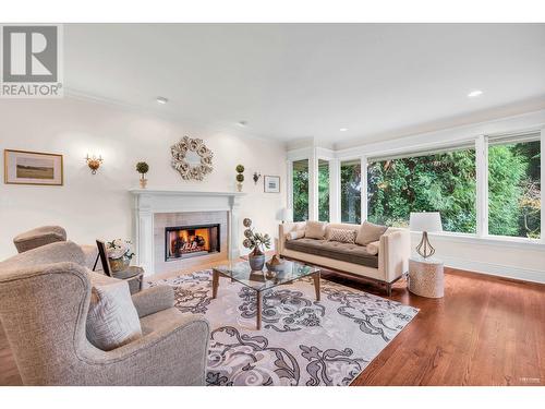 1340 Palmerston Avenue, West Vancouver, BC - Indoor Photo Showing Living Room With Fireplace