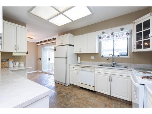 14781 88 Avenue, Surrey, BC - Indoor Photo Showing Kitchen With Double Sink