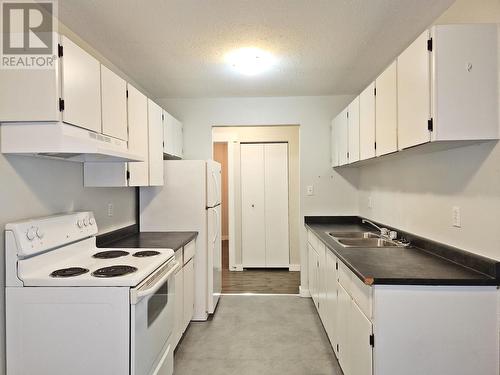 109 625 Reid Street, Quesnel, BC - Indoor Photo Showing Kitchen With Double Sink