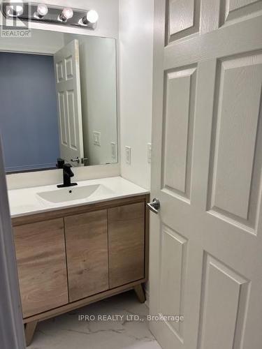 610 - 388 Prince Of Wales Drive, Mississauga, ON - Indoor Photo Showing Bathroom